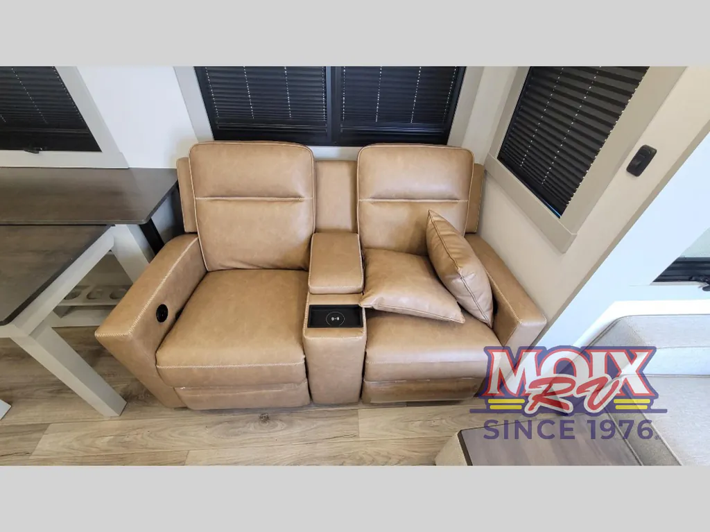2025 Brinkley Model Z 3400, Photos photo 10