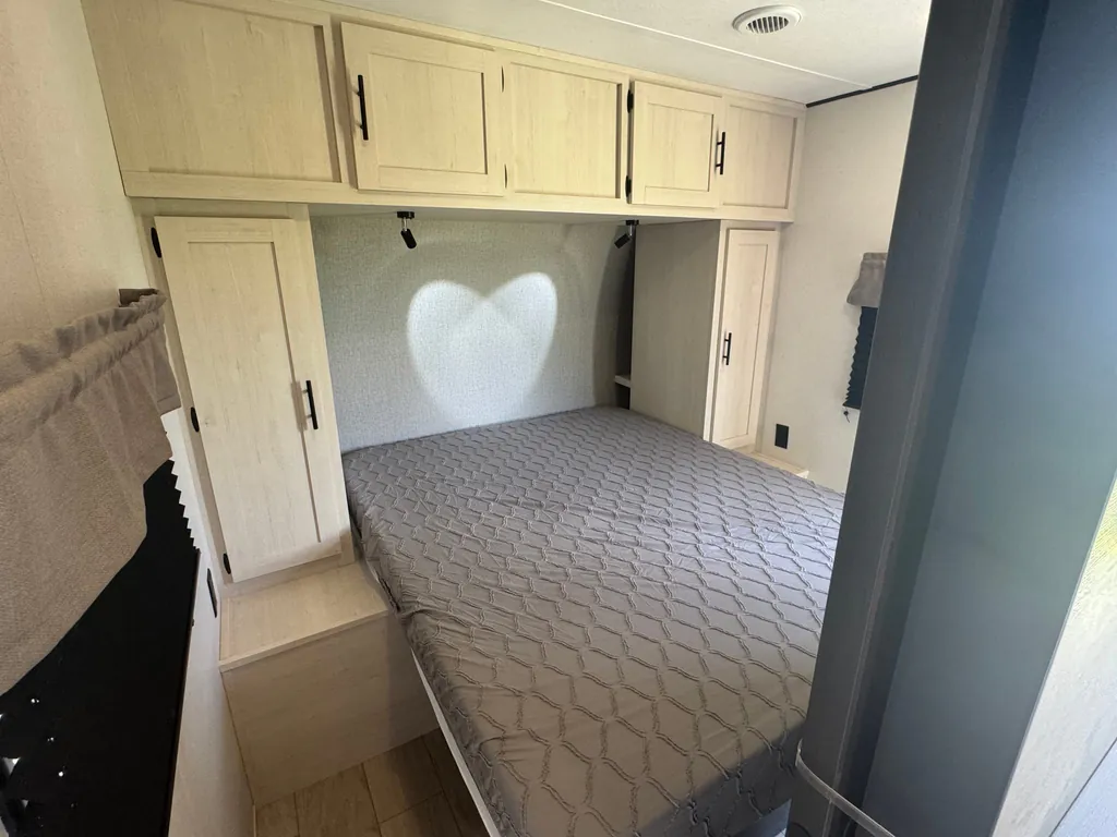 2027 Shasta RVs i-5 Edition 527BHS, Photos photo 19