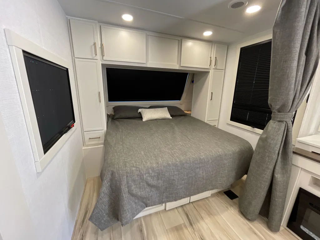 2026 Brinkley Model I 235, Photos photo 20