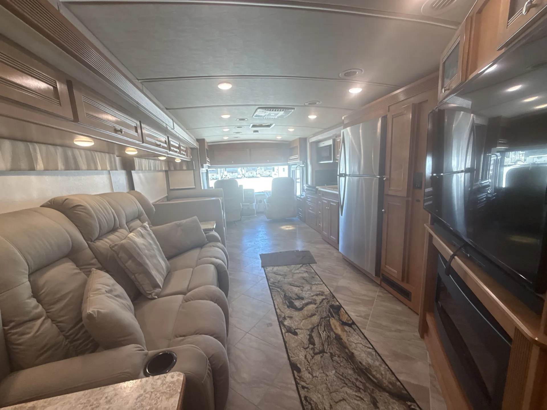 2019 Winnebago Forza 38F — living area main