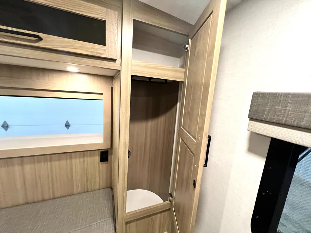 2026 Forest River Rockwood Signature 403SDB, Photos photo 38