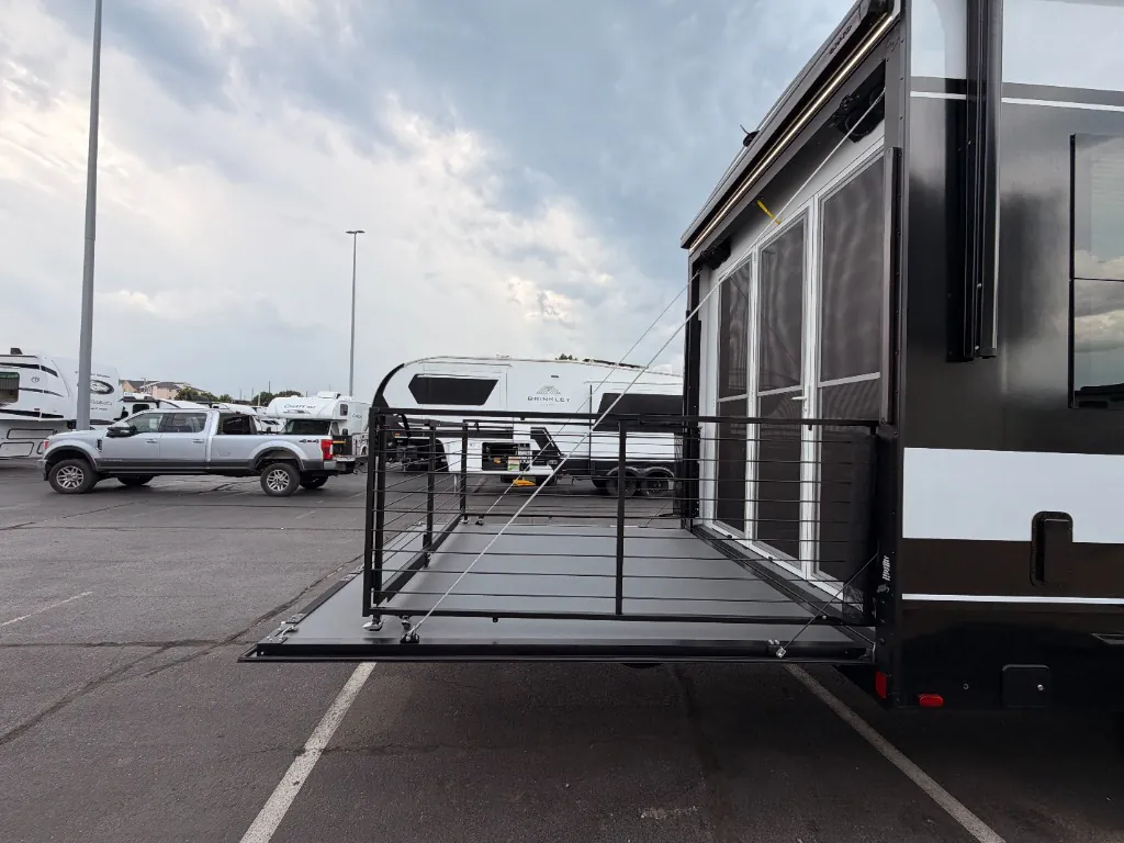 2027 Brinkley Model G 3970, Photos photo 5