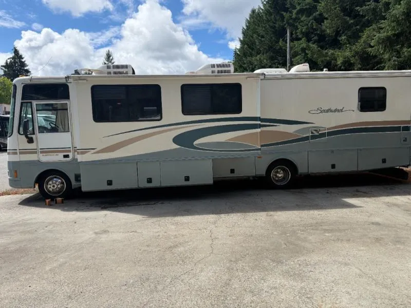 2001 Fleetwood RV Southwind 35R - Photo 3
