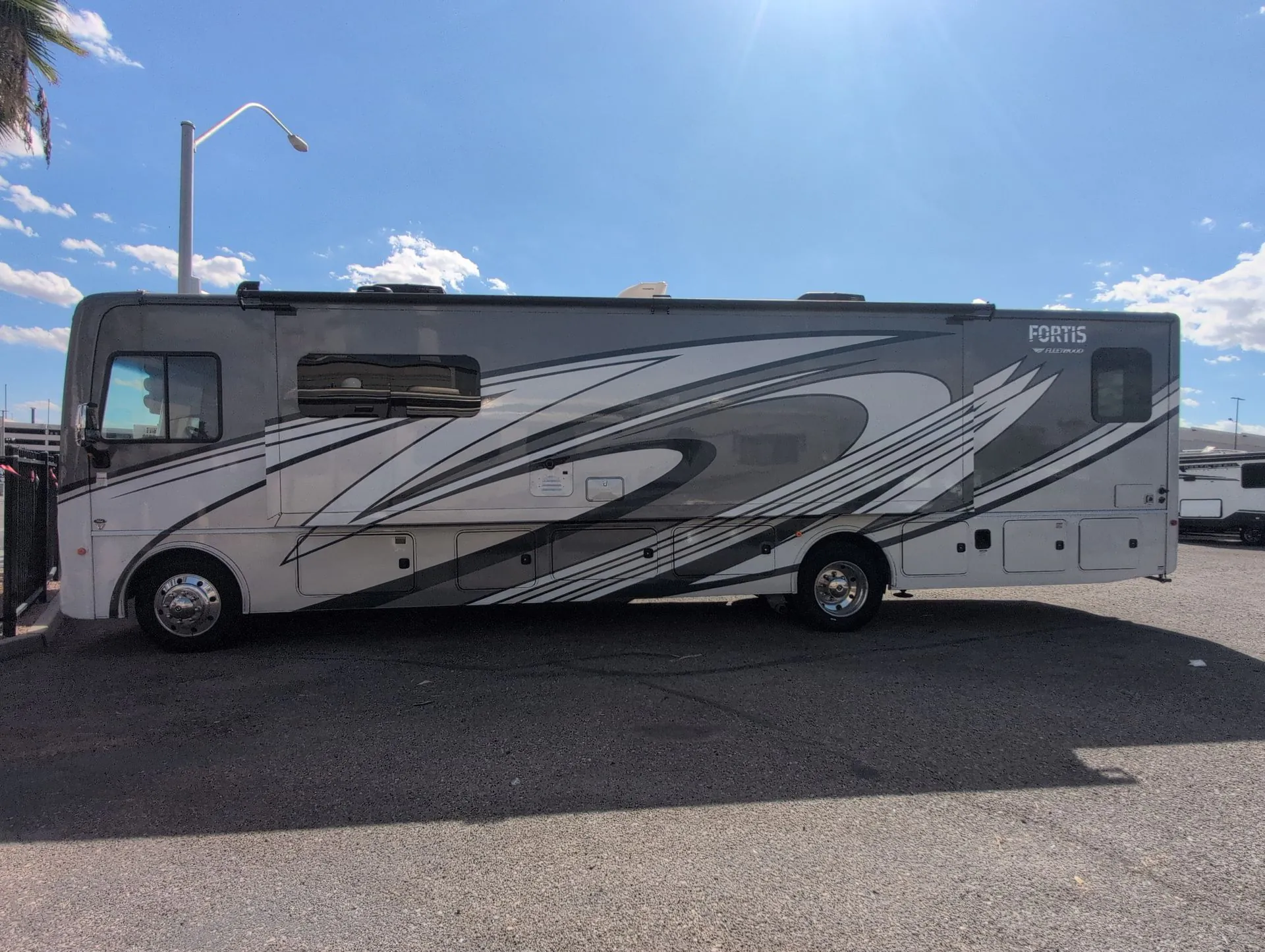 2024 Fleetwood Fortis 36Y - Photo 4