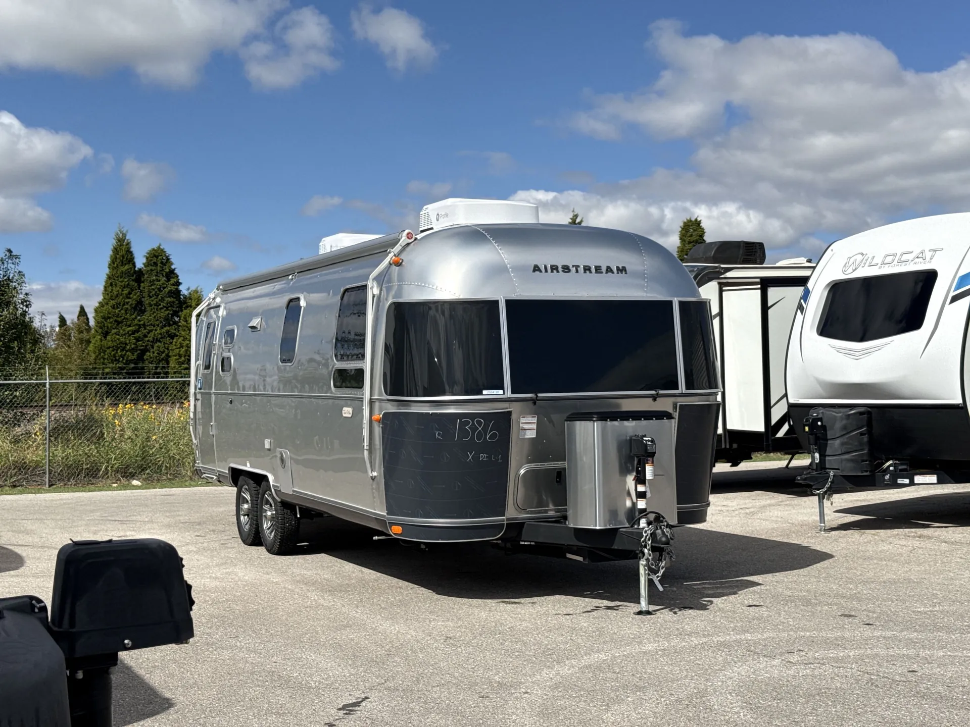 2027 Airstream Trade Wind 27FB QUEEN - Photo 2