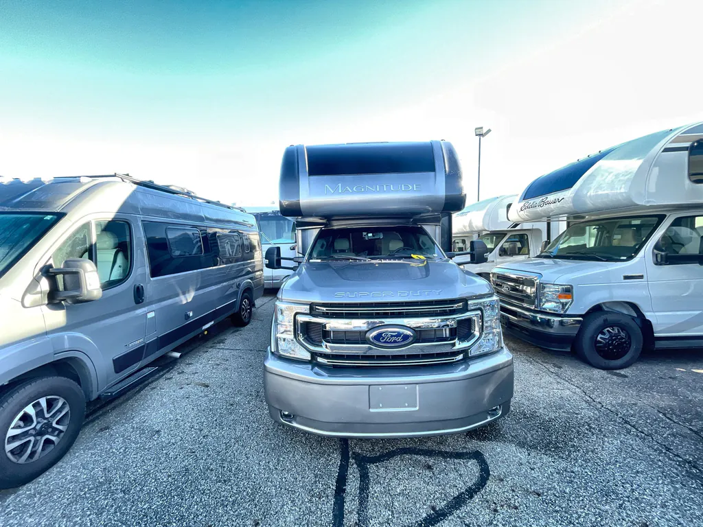 2022 Thor Motor Coach Magnitude RS36, Photos photo 4