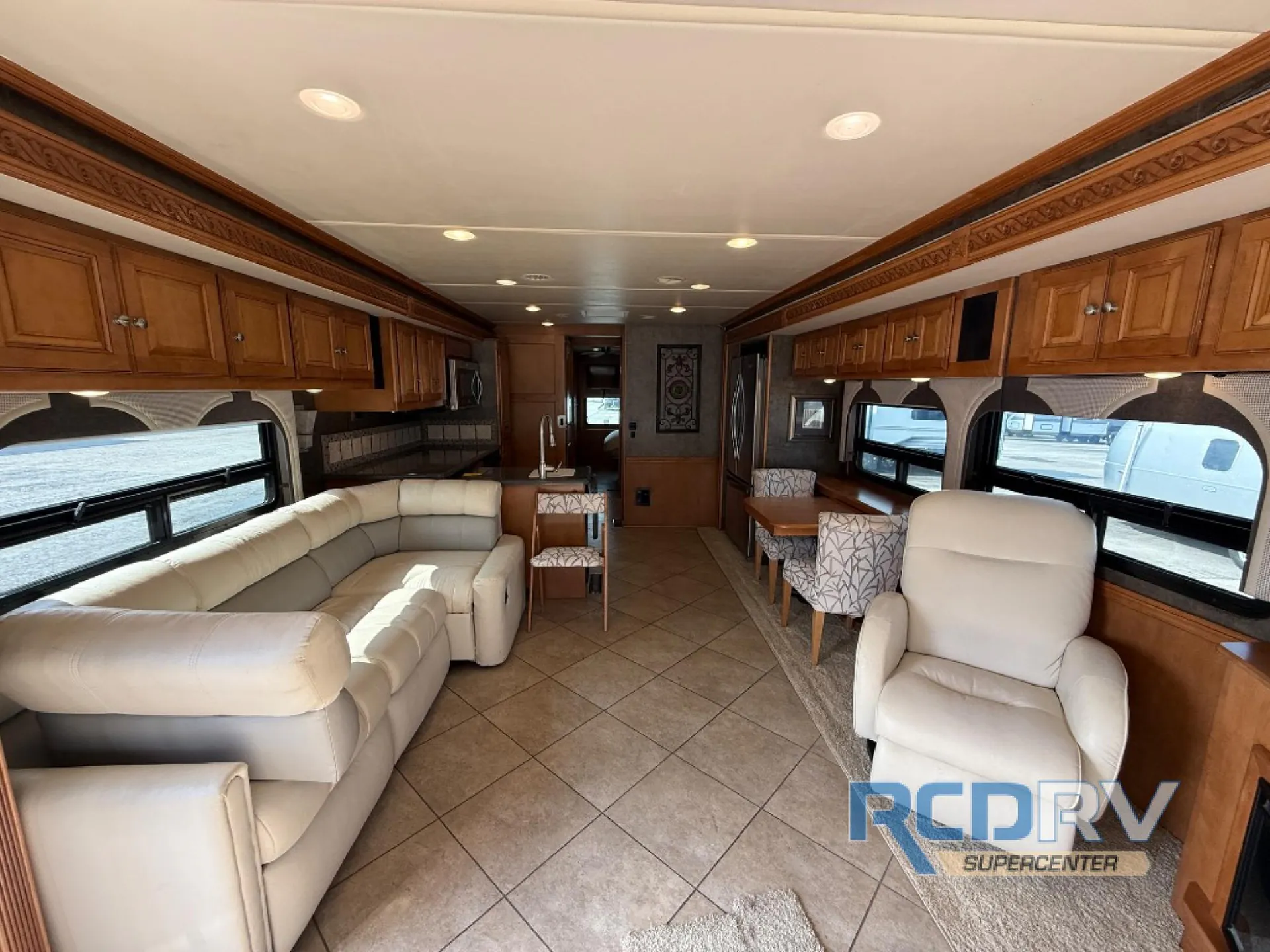 2015 Winnebago Adventurer 38Q - Photo 4