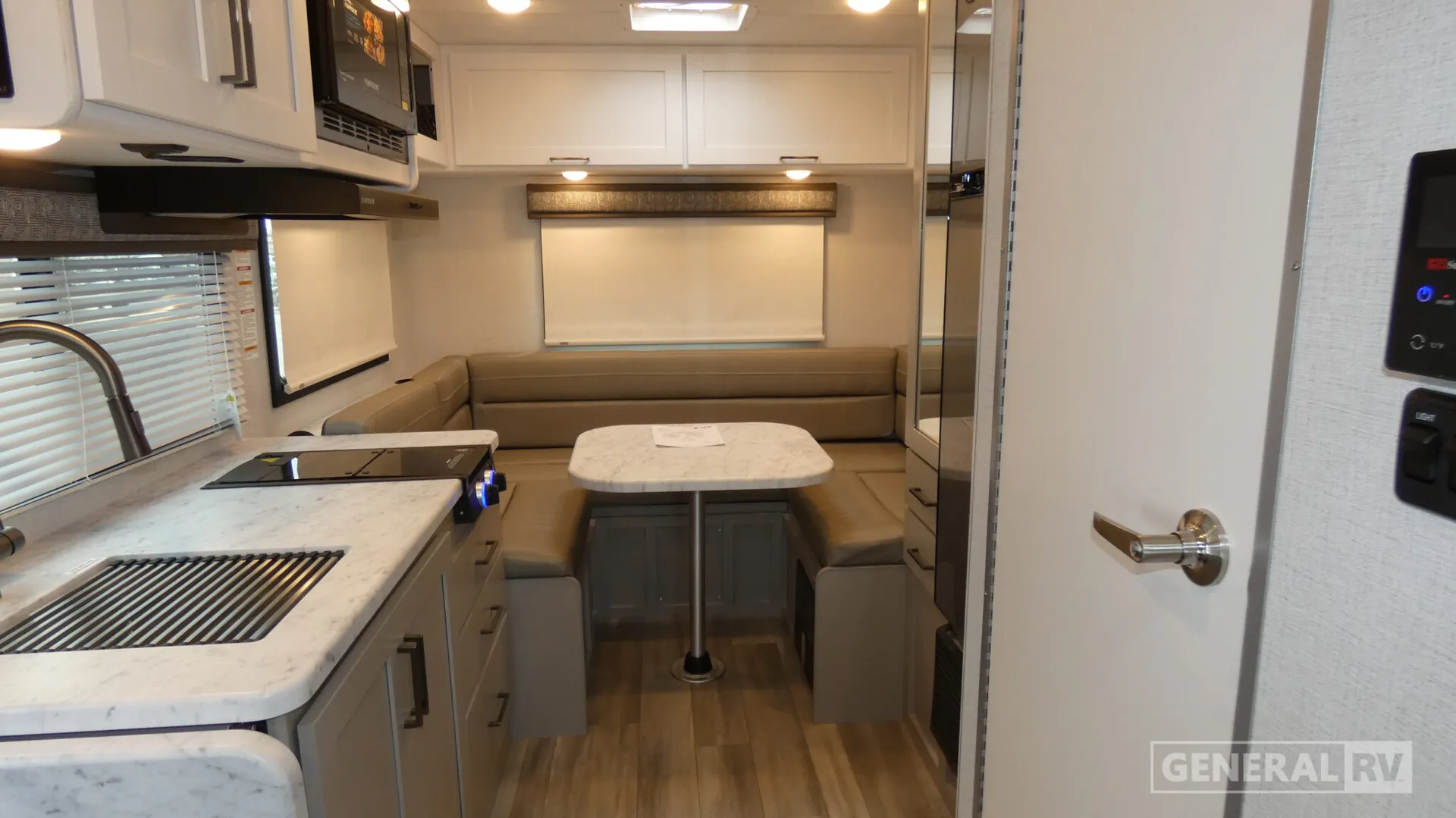 2026 Thor Motor Coach Pasadena SE SE19 Ford - Photo 3