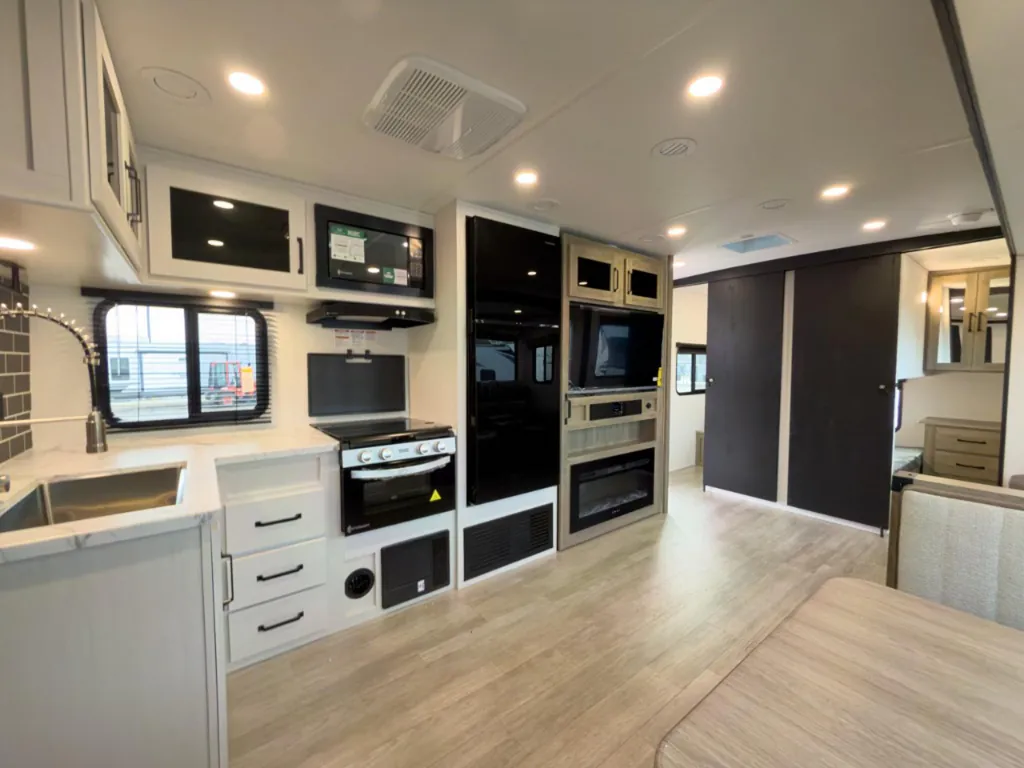 2026 Forest River Solaire 3150TBSS, Photos photo 43