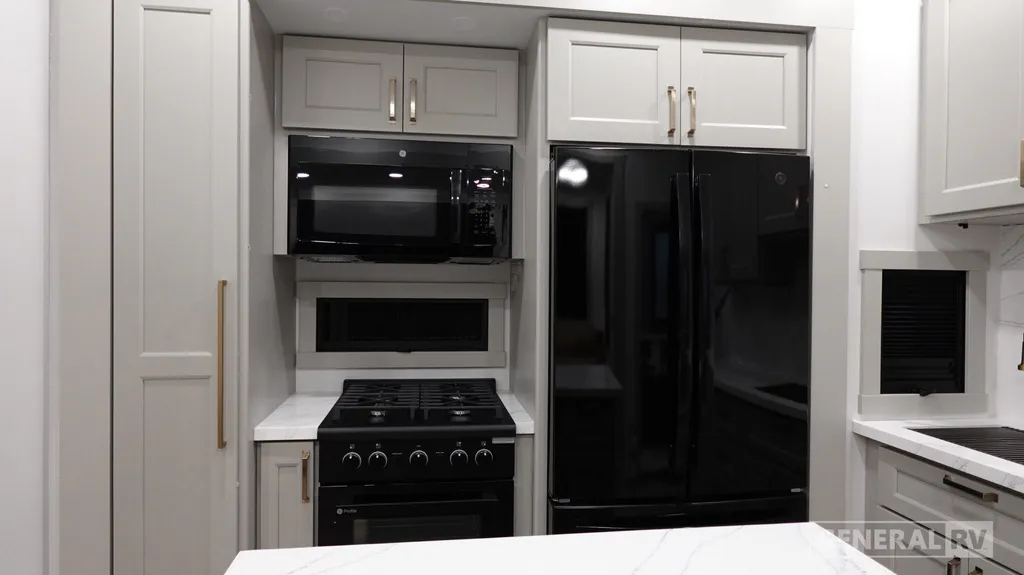 2026 Brinkley Model G 4000, Photos photo 6