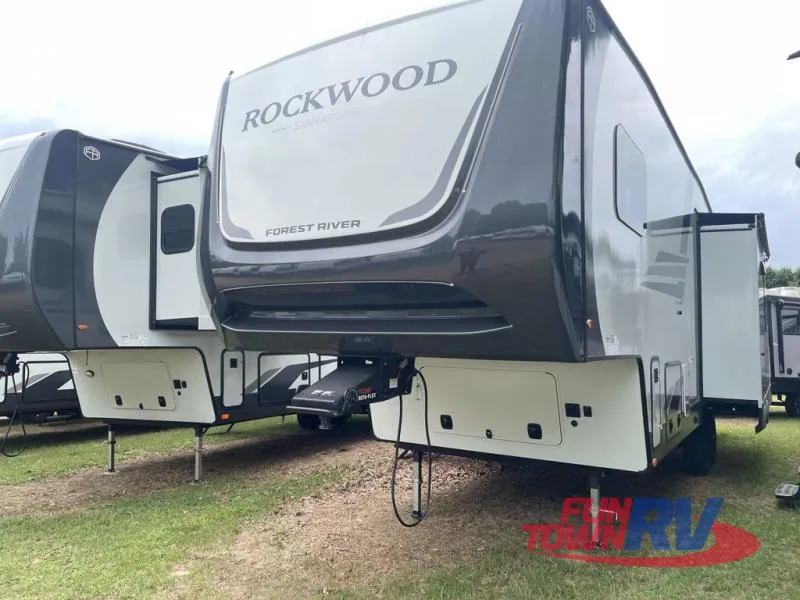 2026 Forest River RV Rockwood Signature 331RL - Photo 3