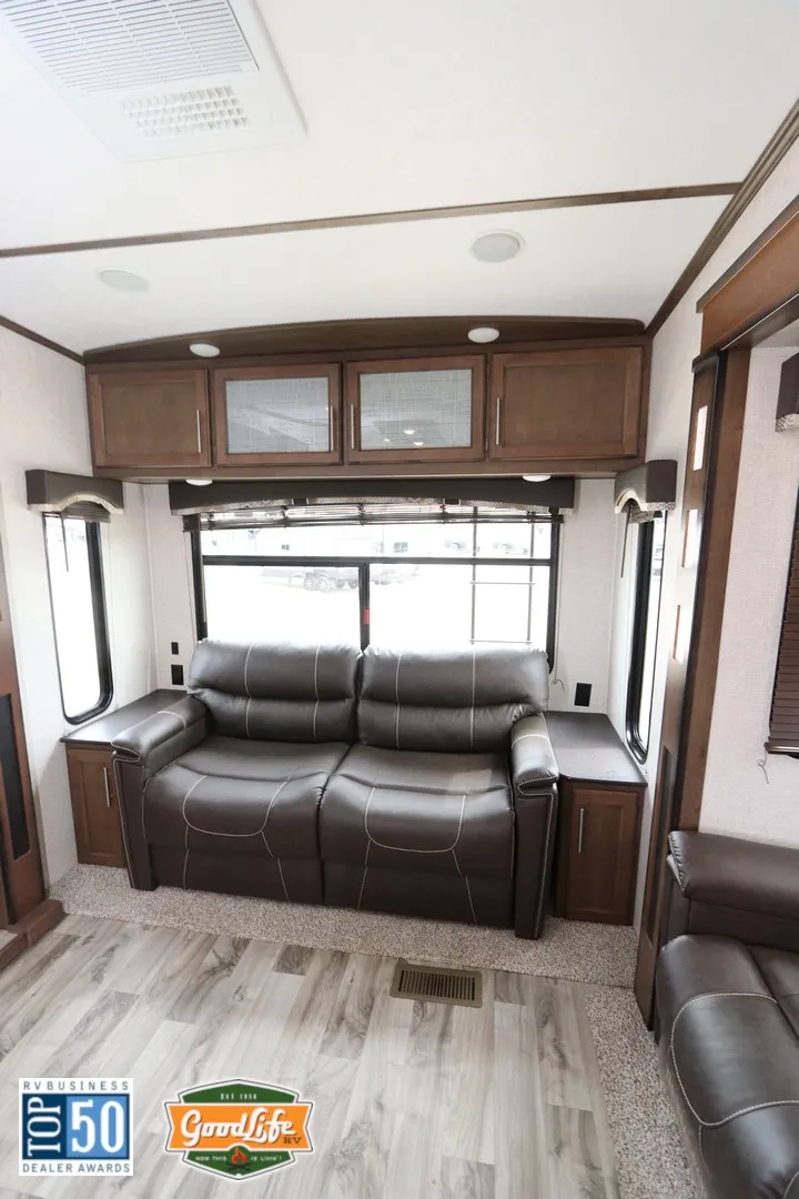 2018 Keystone Cougar 310RLS - Photo 3