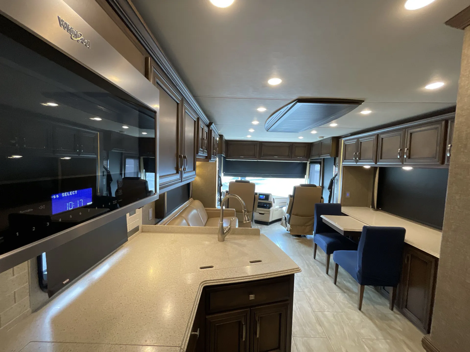 2019 Newmar Ventana 3426 — living area main