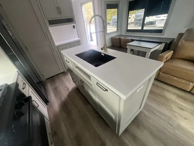 2026 Brinkley Model Z 297, Photos photo 12