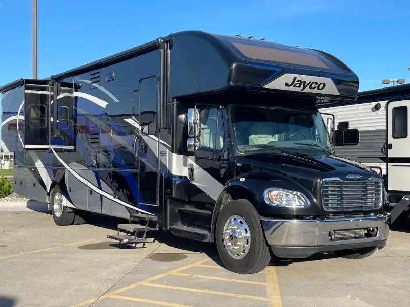 2022 Jayco Seneca 37K - Photo 2