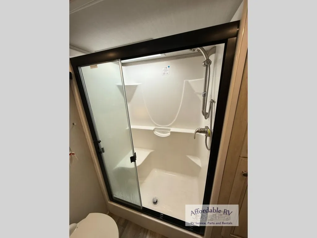 2022 Forest River Cardinal Luxury 380RLX, Photos photo 26