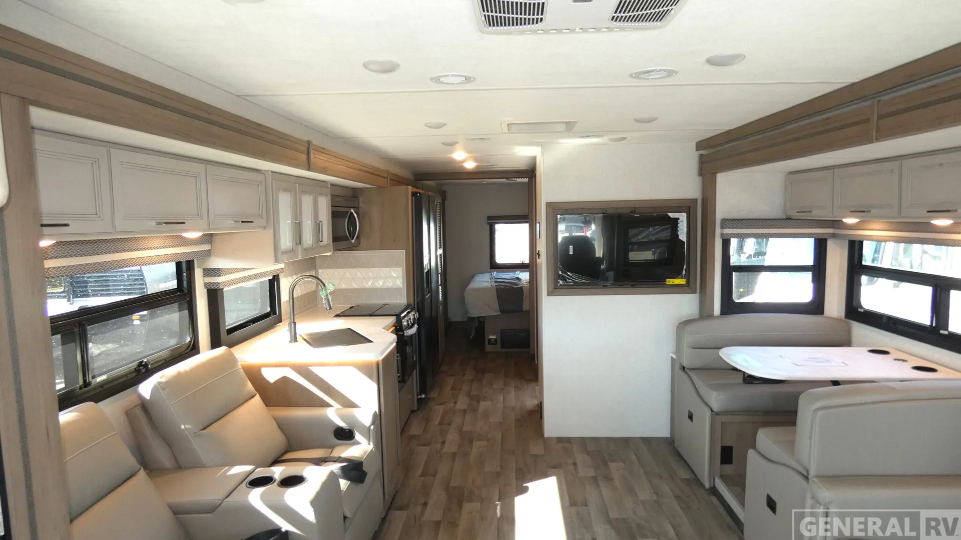 2026 Thor Motor Coach Hurricane 35R - Photo 3