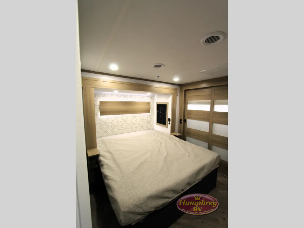2025 Keystone Raptor 415, Photos photo 32