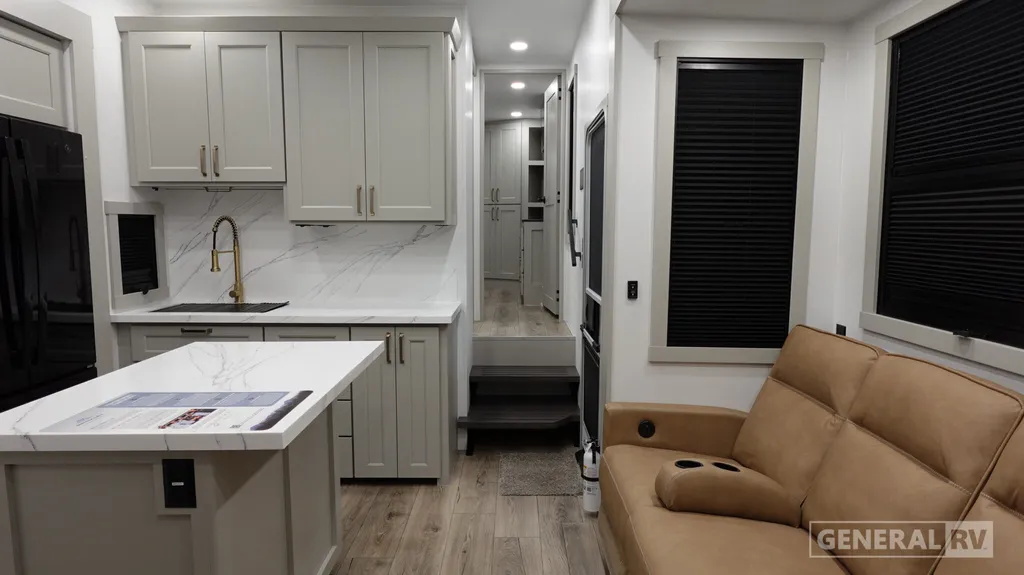 2026 Brinkley Model G 4000, Photos photo 4