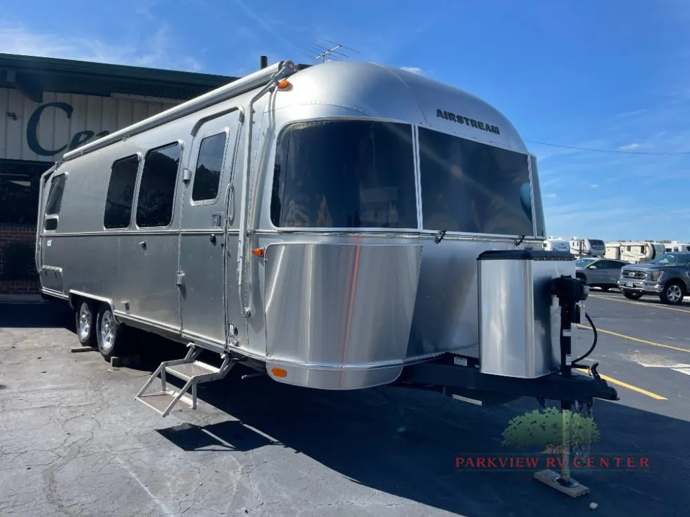 2024 Airstream Flying Cloud 28RB Twin - Photo 2