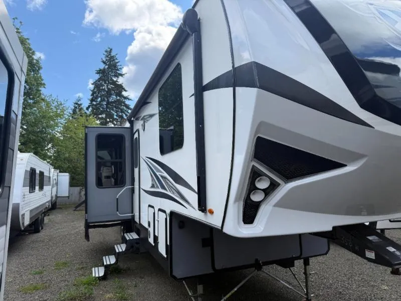 2019 Highland Ridge RV Highlander 350H - Photo 3