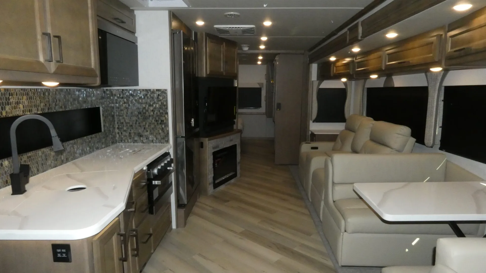 2026 Fleetwood Bounder 33C - Photo 3