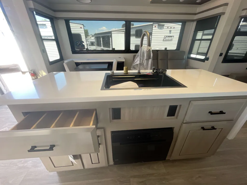2027 Jayco Pinnacle 36FBTS, Photos photo 12