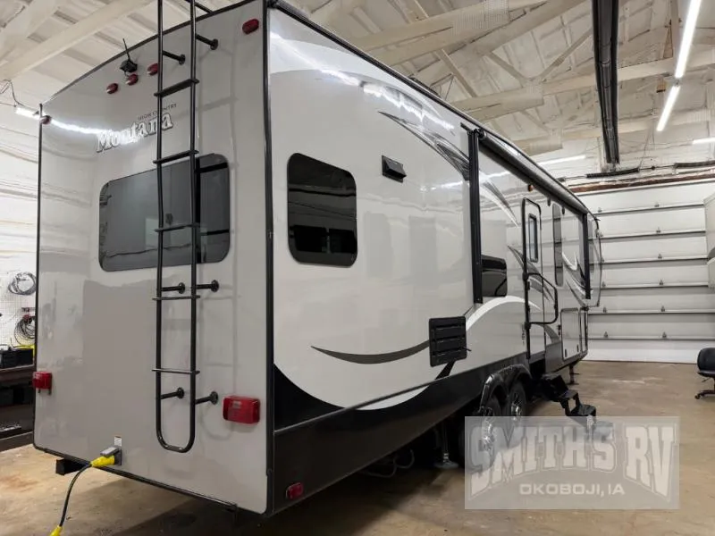 2016 Keystone RV Montana High Country 293RK - Photo 3
