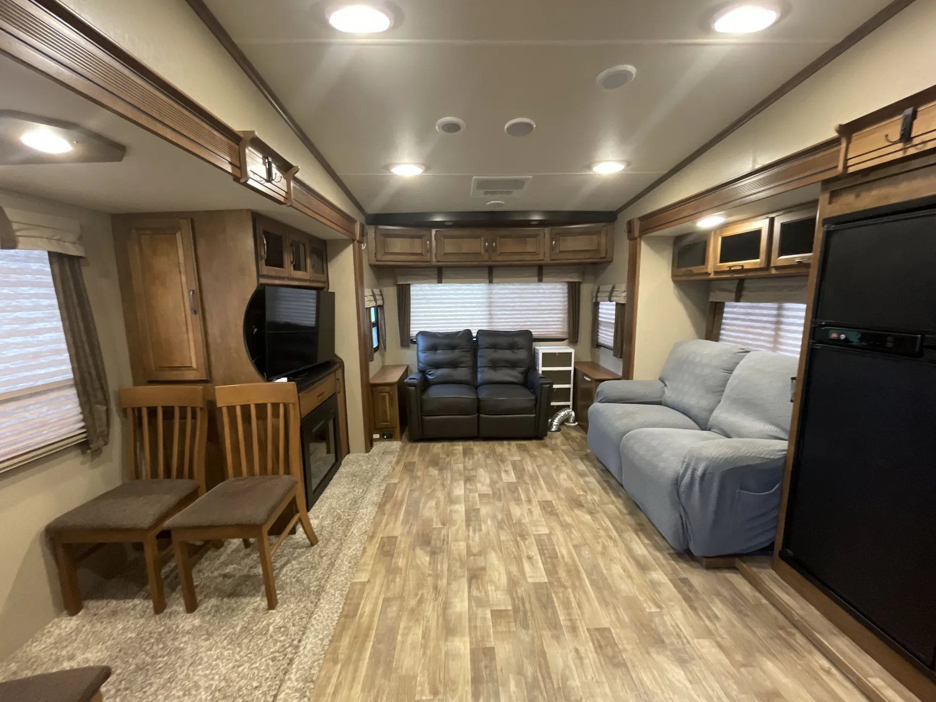 2016 Grand Design Reflection 27RL — living area main