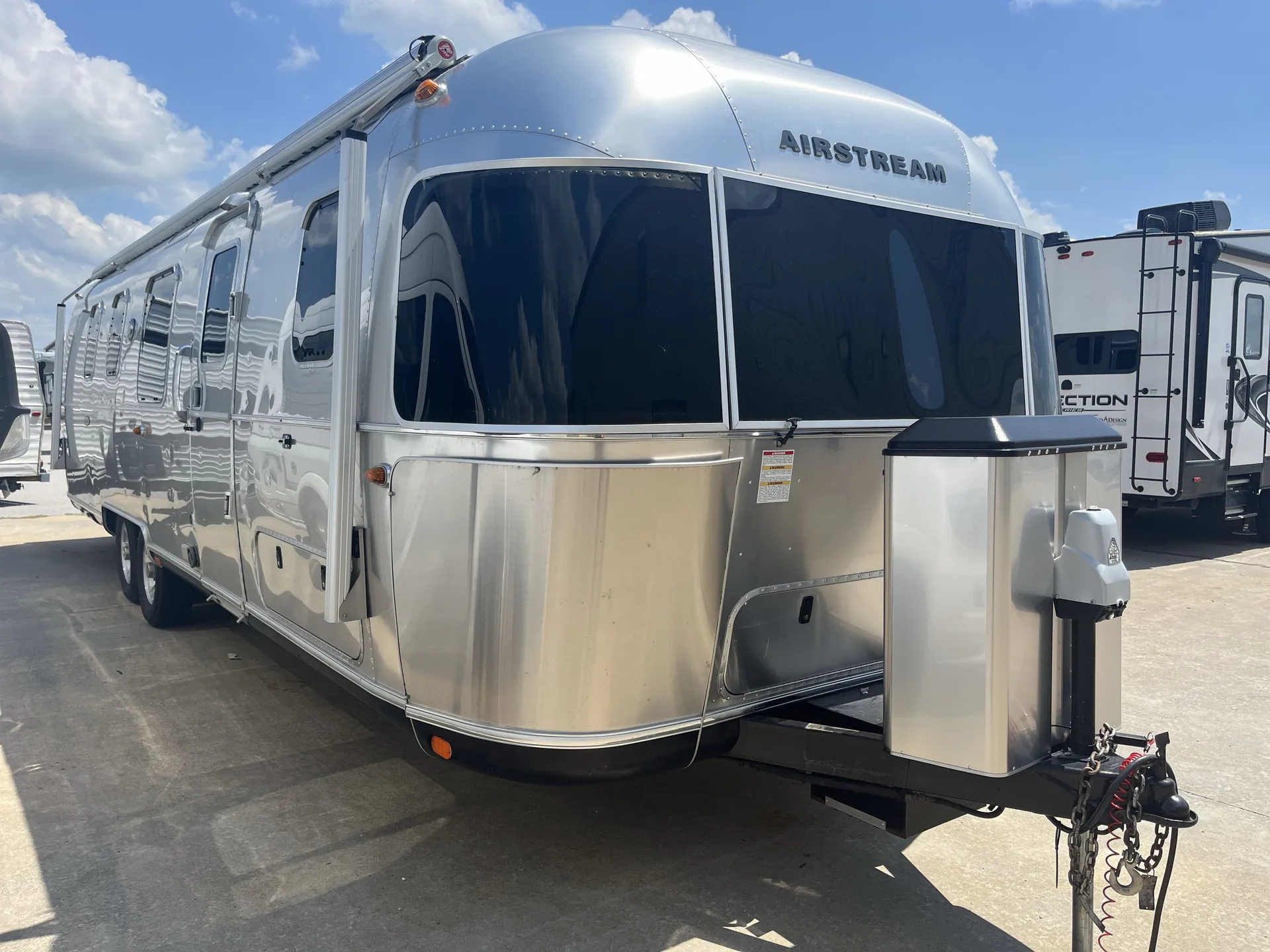 2018 airstream Classic 33FB Twin - Photo 2