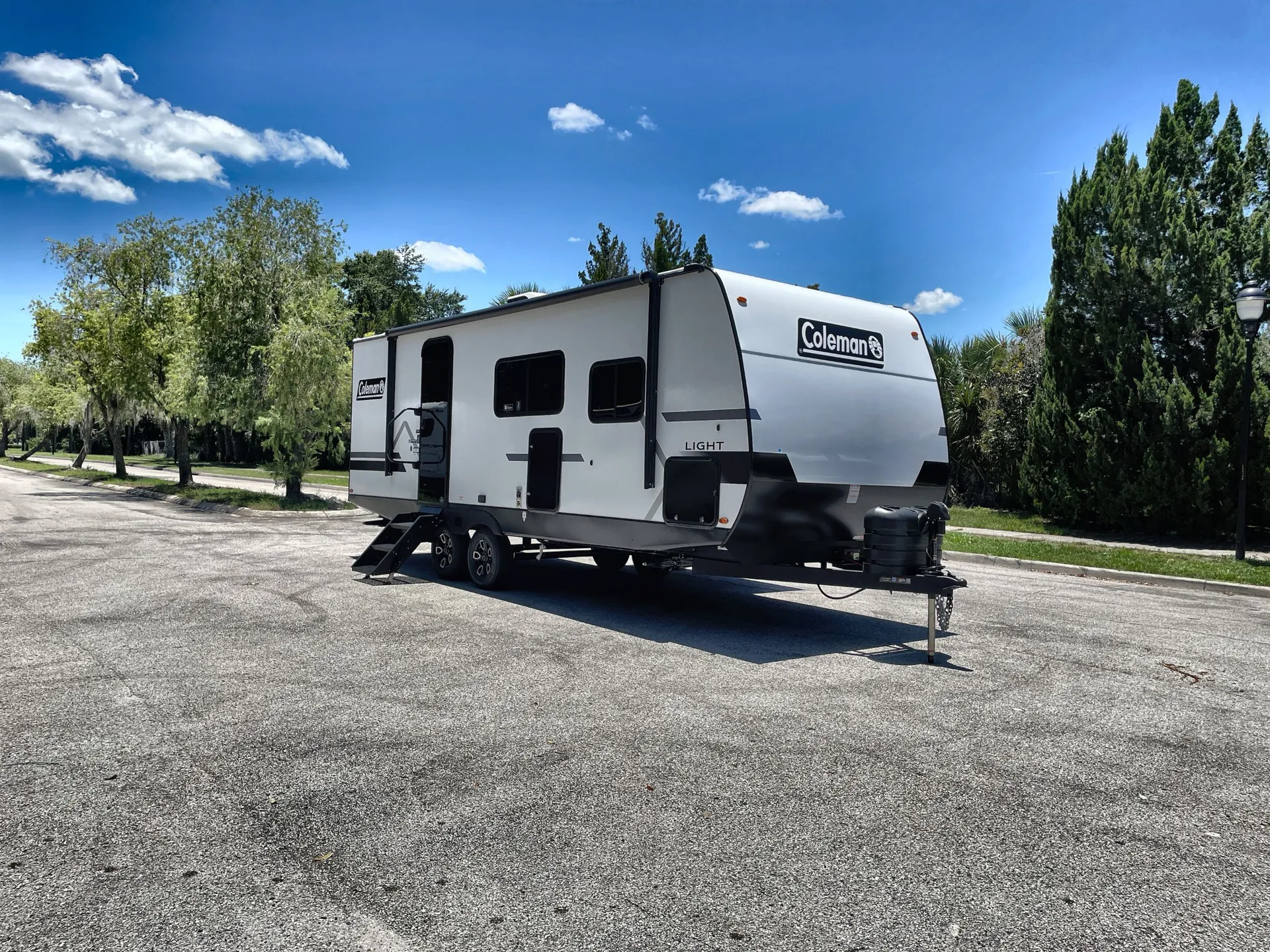 2027 Keystone Coleman Light 22BX - Photo 2