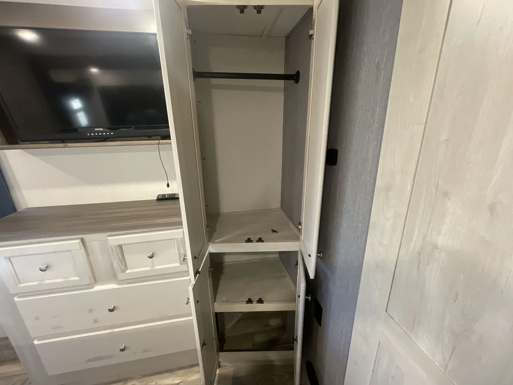 2022 Forest River Cardinal Luxury 380RLX, Photos photo 34