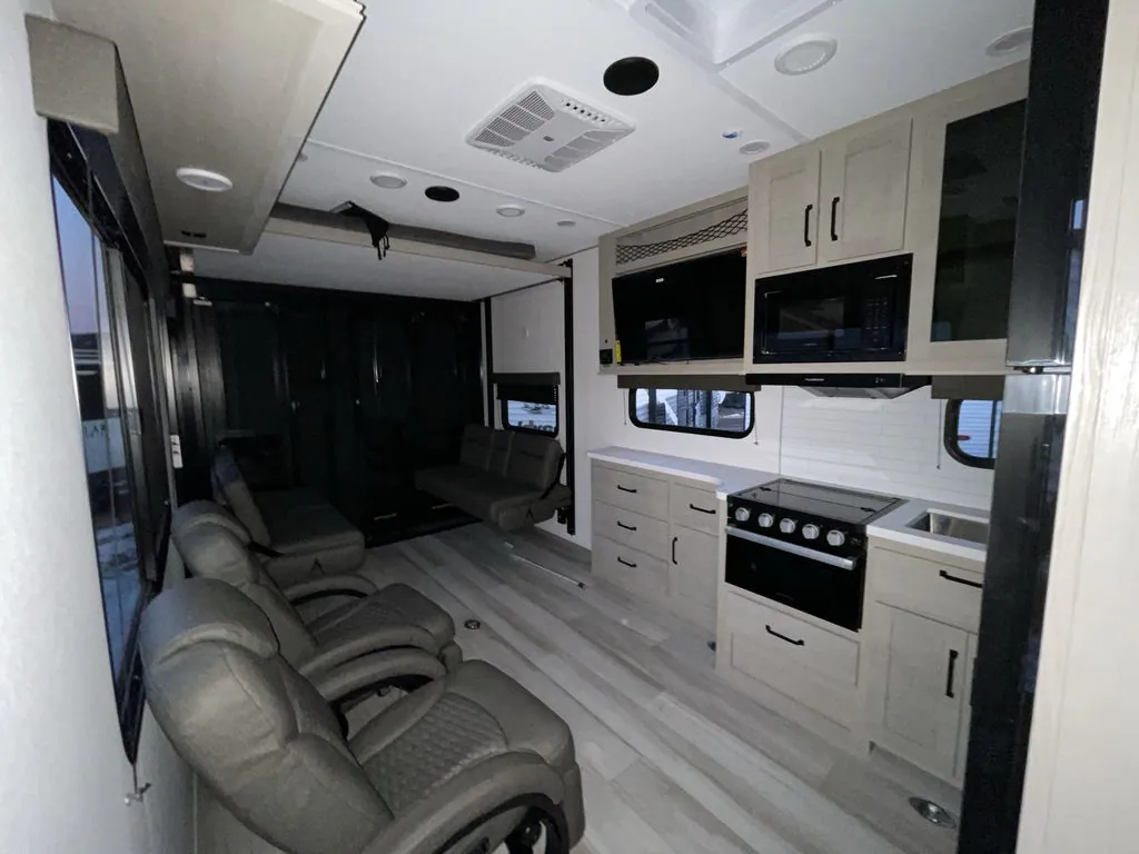 2026 Grand Design Momentum G-Class 27G - Photo 3