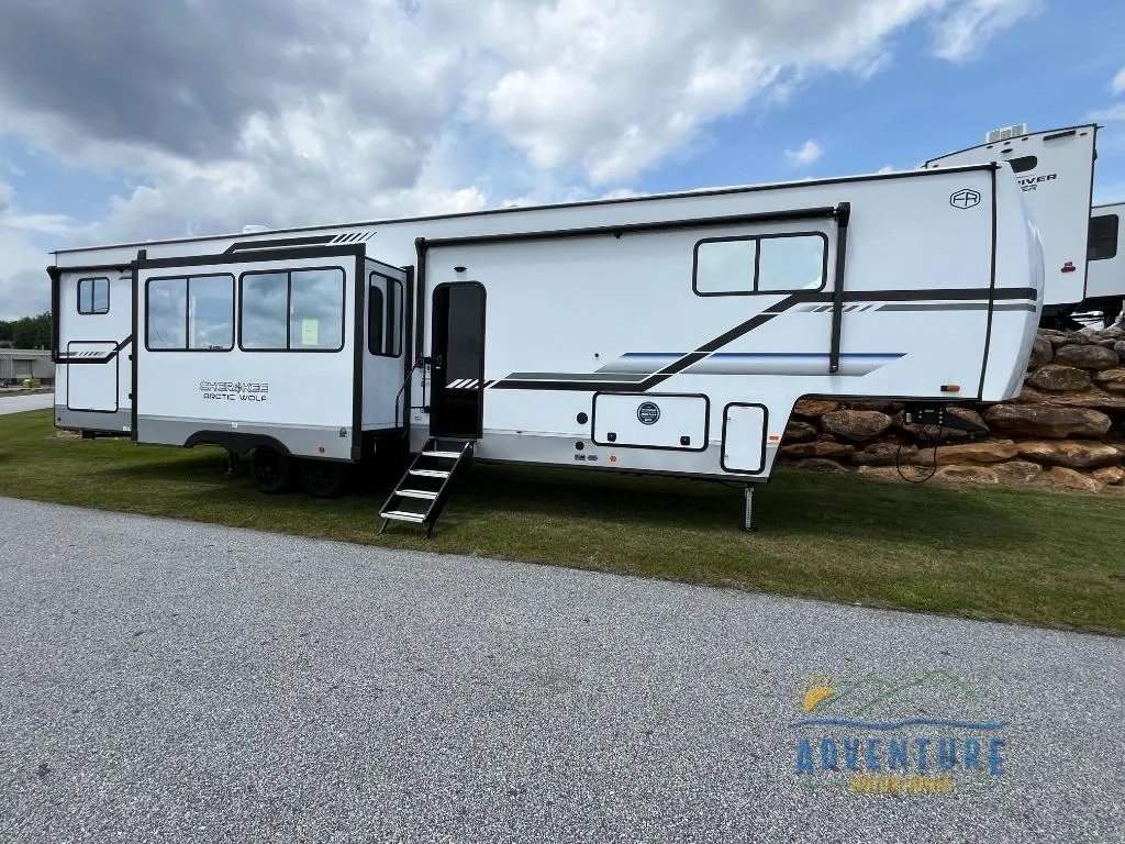 2025 Forest River Cherokee Arctic Wolf Suite 3850 SUITE - Photo 2