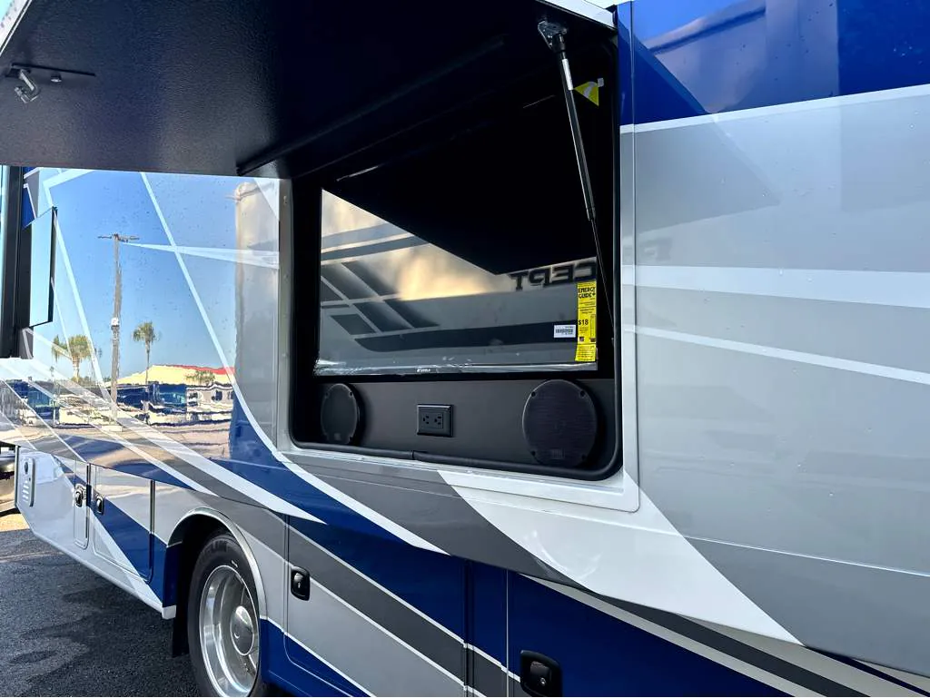 2027 Entegra Coach Vision XL 36C, Photos photo 9