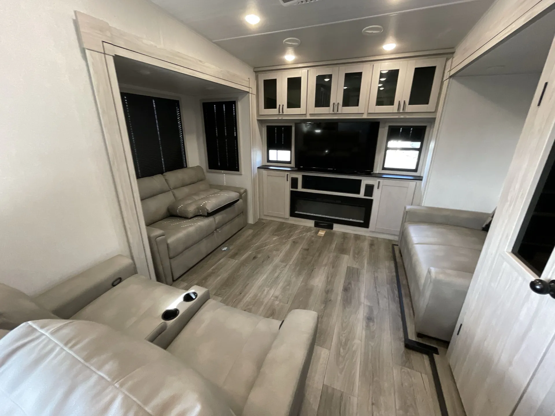 2025 East to West Tandara 340RD — living area main