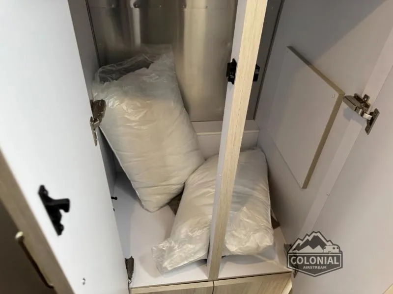 2026 Airstream International 27FB - Photo 4