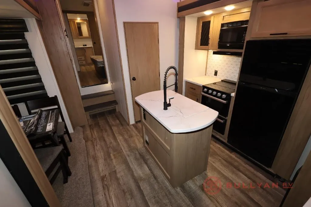 2023 Forest River Cherokee Arctic Wolf Suite 3910 - Photo 2