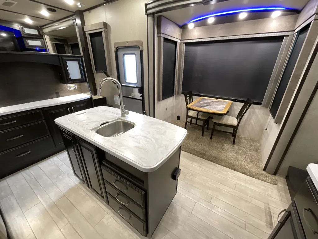 2018 Grand Design Momentum 376TH, Photos photo 13