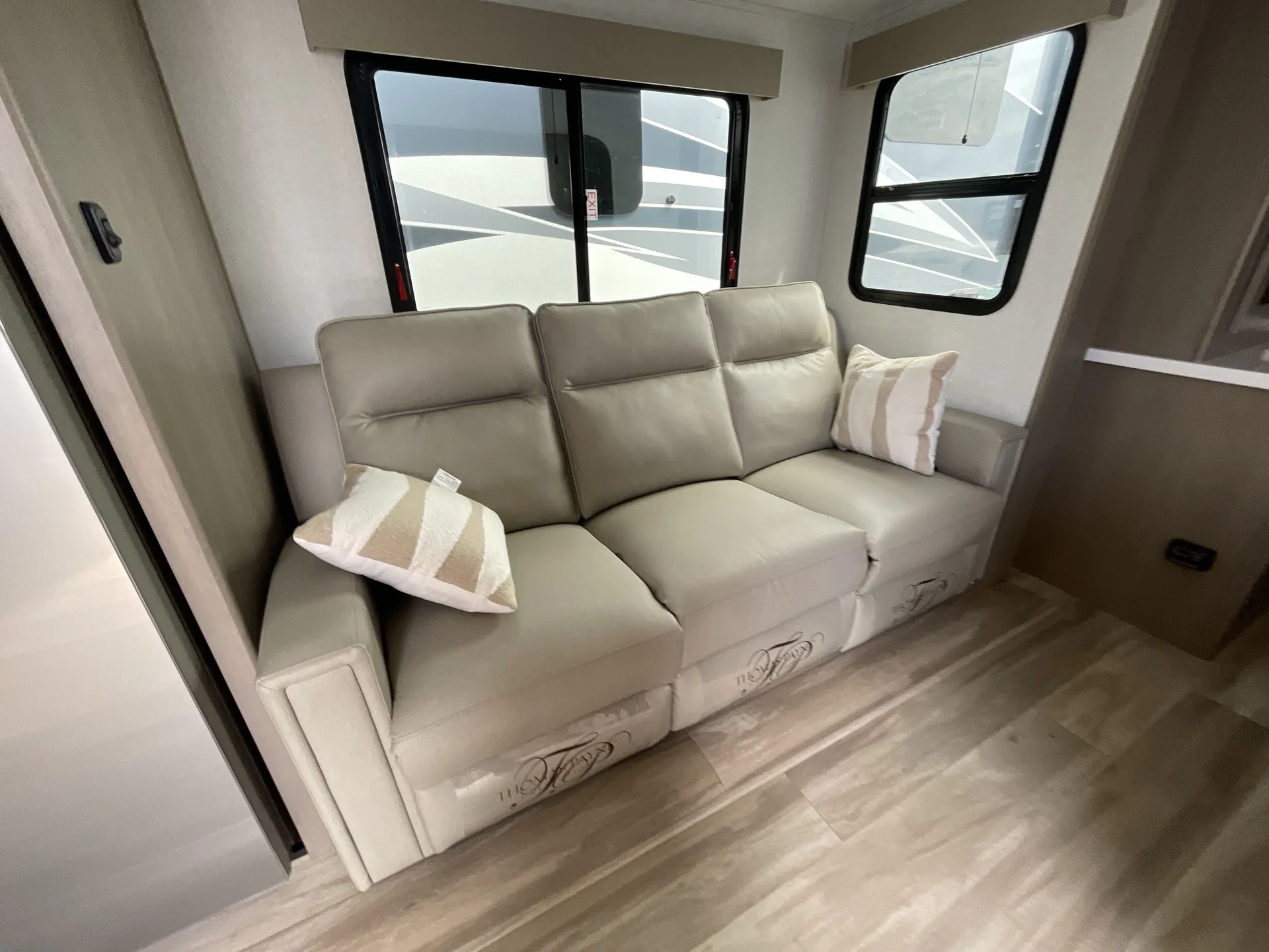 2025 Grand Design Reflection 322FKTS — living area main