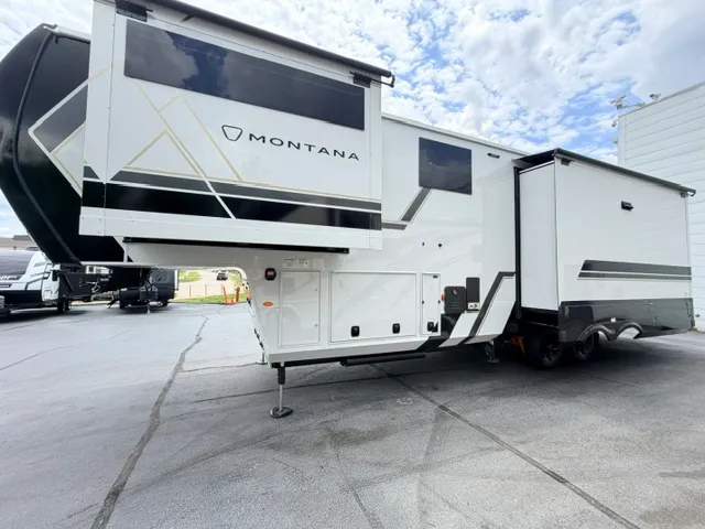 2027 Keystone Montana 3100RL - Photo 4