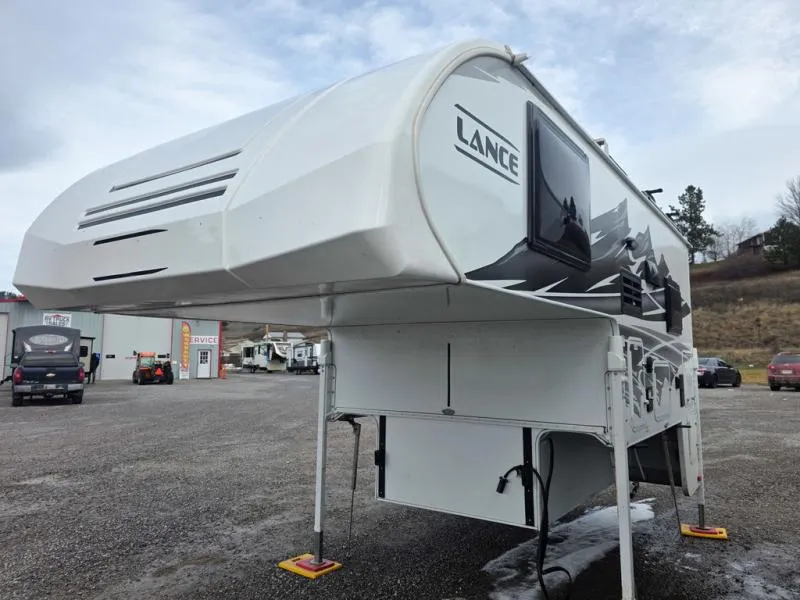 2023 Lance Lance Truck Campers Used    825 - Photo 4