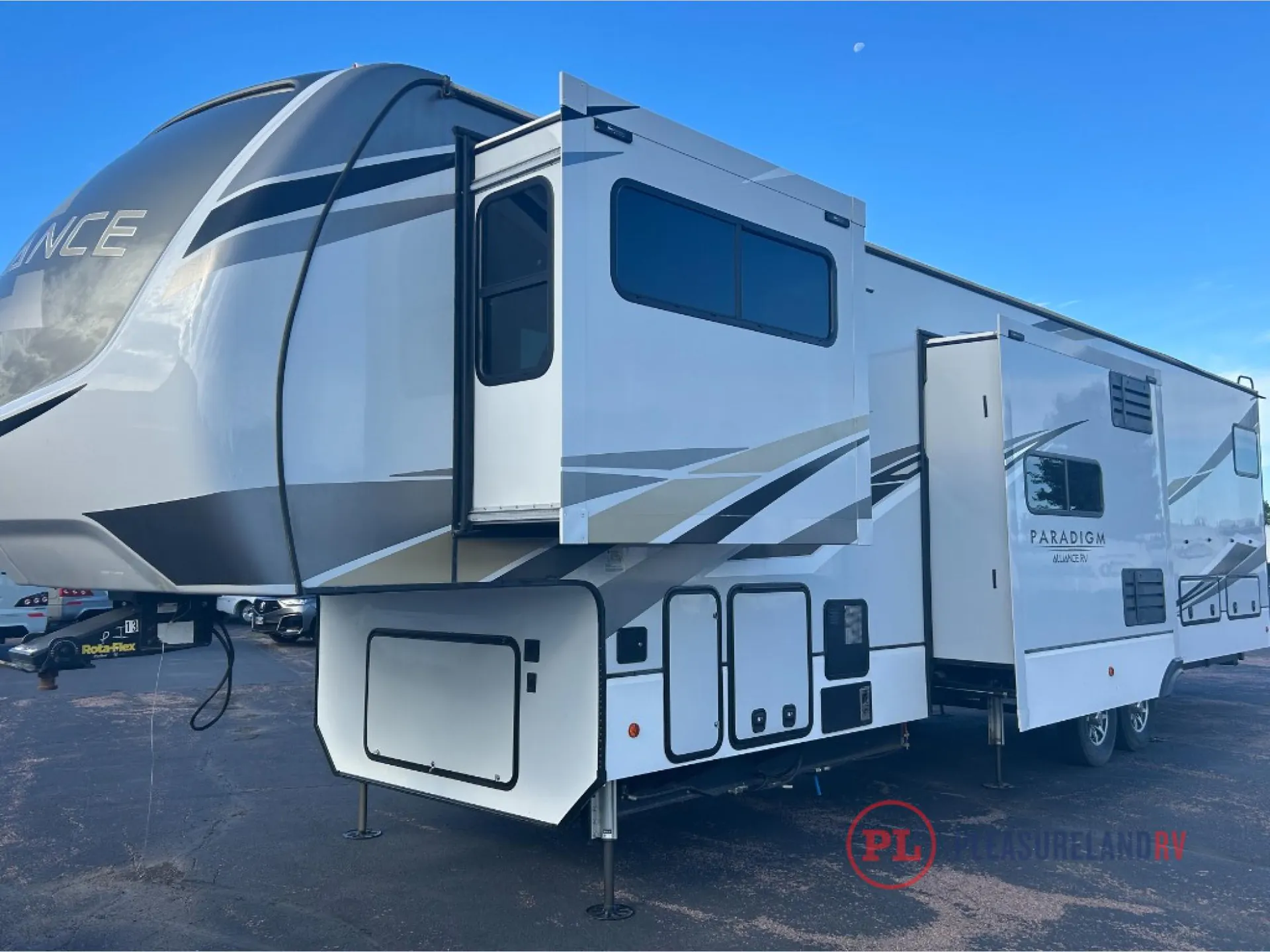 2021 Alliance RV Paradigm 385FL - Photo 2