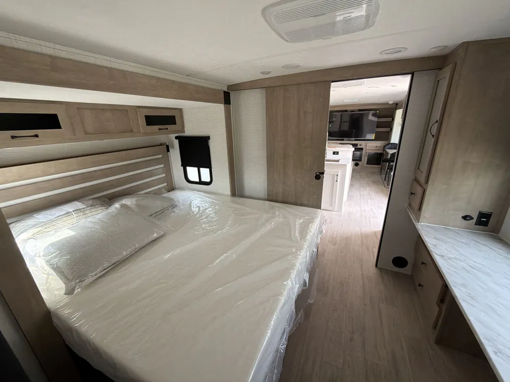 2025 Forest River Solaire 3300FLBS, Photos photo 14