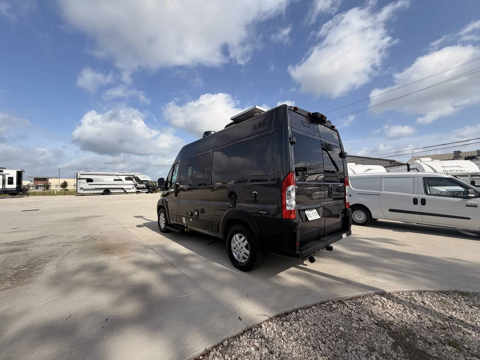 2023 Thor Motor Coach Rize 18M - Photo 3