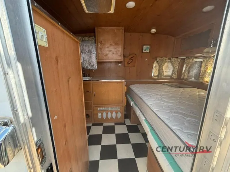 2015 Shasta RVs Airflyte Used    16 - Photo 4