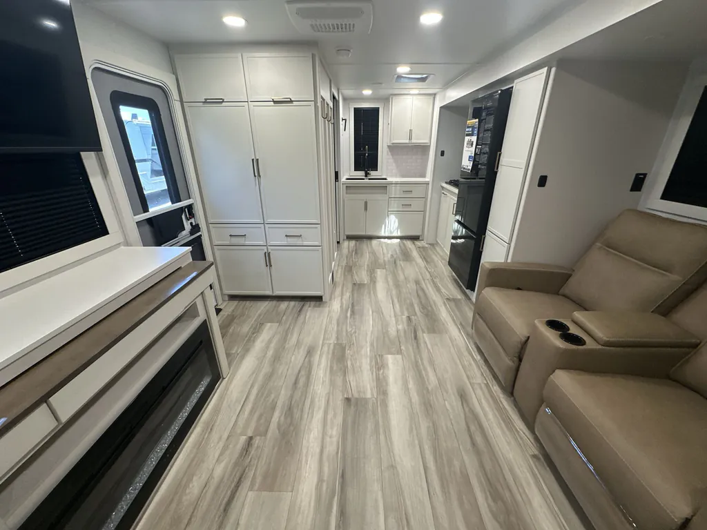 2026 Brinkley Model I 235, Photos photo 9