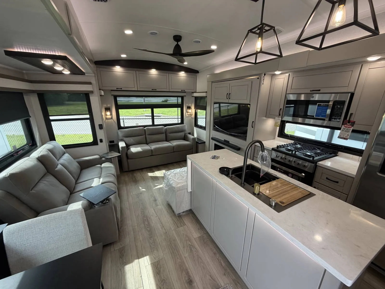 2026 Jayco North Point 377RLBH - Photo 3