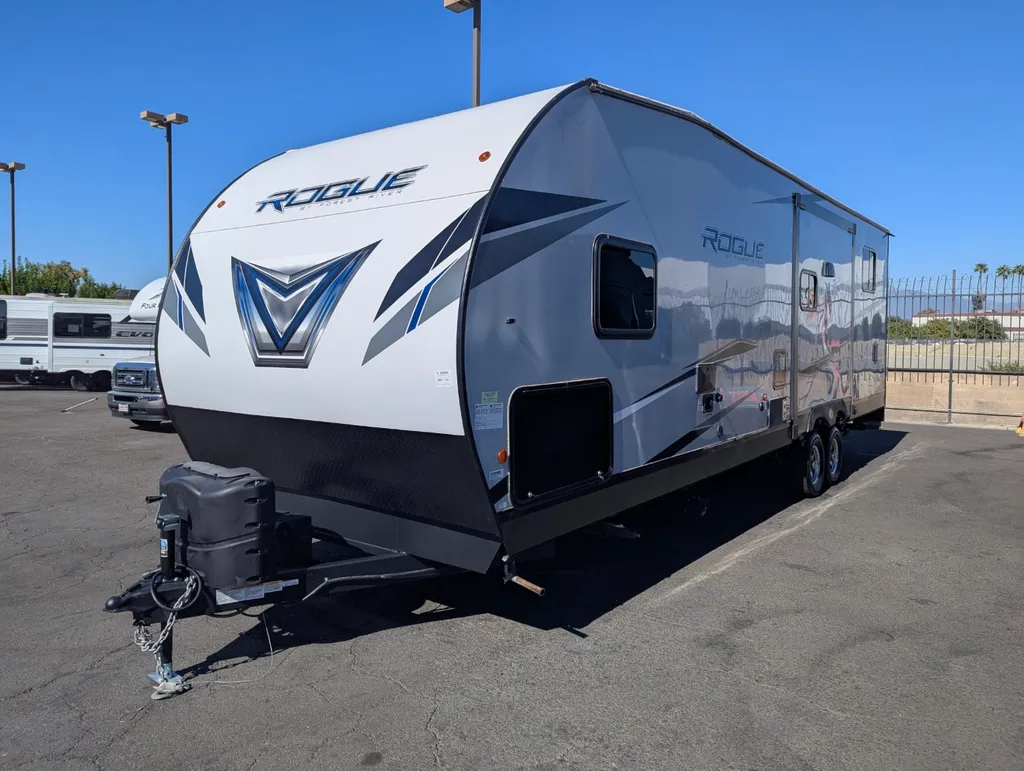 2022 Forest River Vengeance Rogue 26V, Photos photo 3