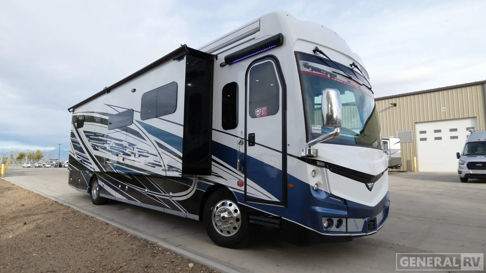 2026 Fleetwood Discovery LXE 40M - Photo 2